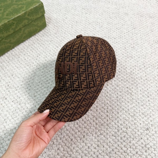 Streetwear Hat Fendi 329351