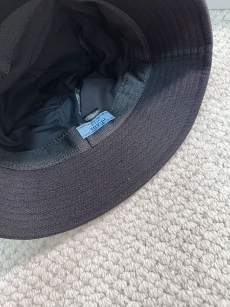 Streetwear Hat Prada 329302