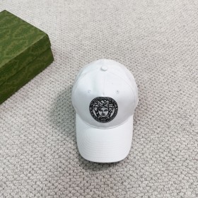 Streetwear Hat Versace 329308