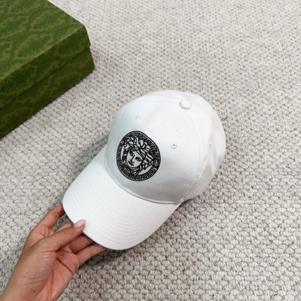 Streetwear Hat Versace 329308