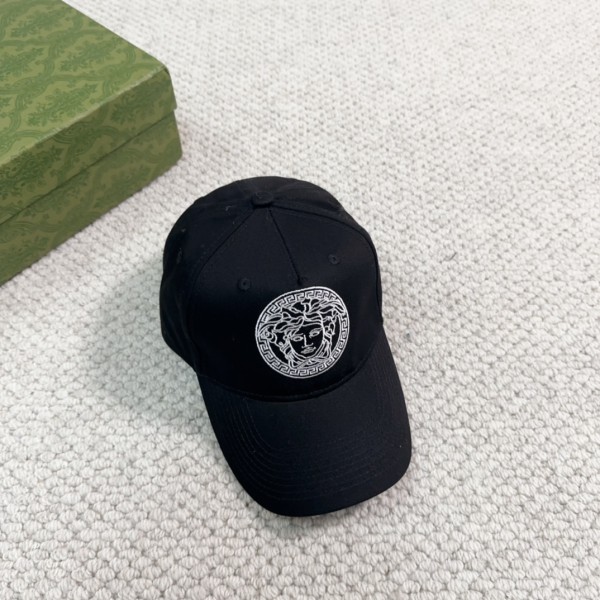 Streetwear Hat Versace 329309