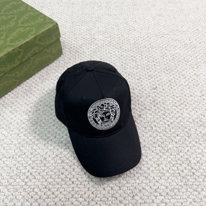 Streetwear Hat Versace 329309