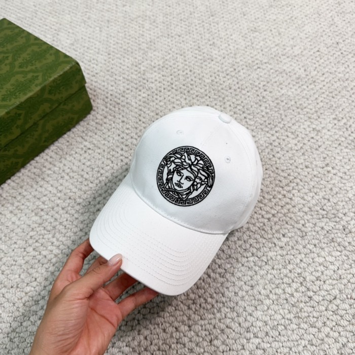 Streetwear Hat Versace 329308