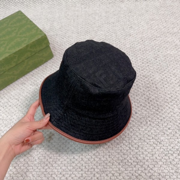 Streetwear Hat Fendi 329337