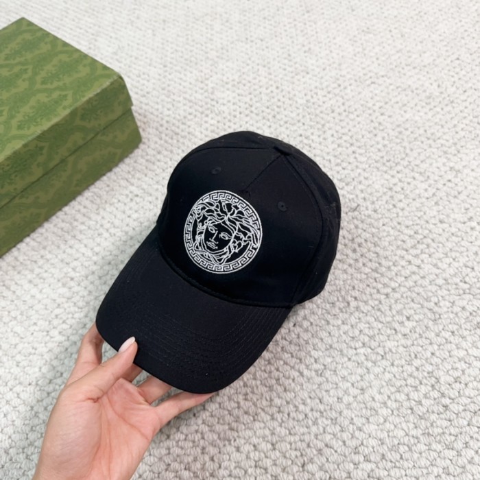 Streetwear Hat Versace 329309