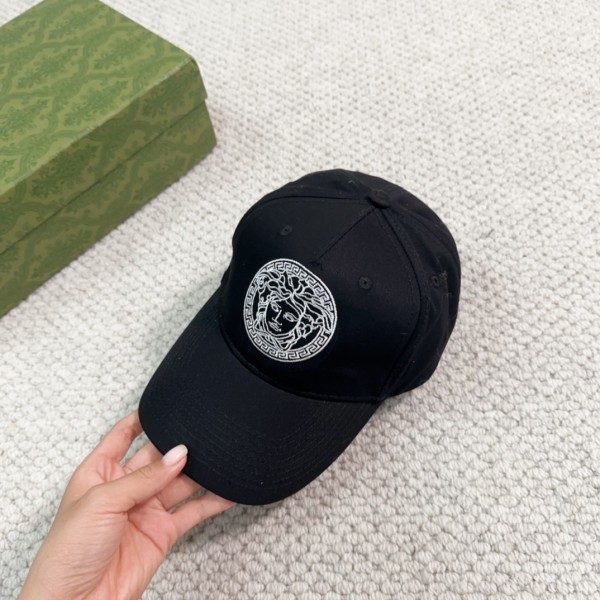 Streetwear Hat Versace 329309