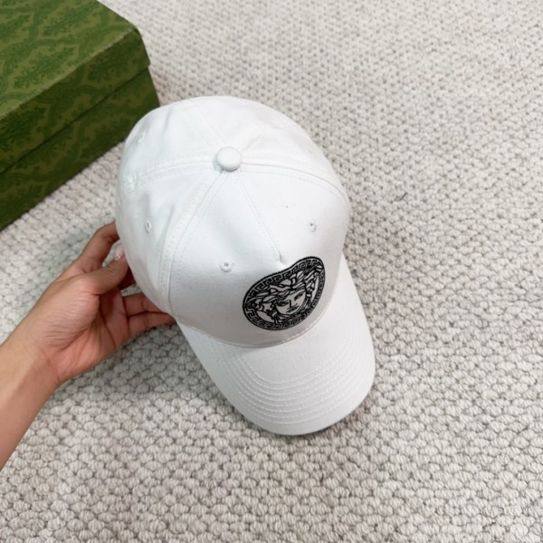 Streetwear Hat Versace 329308