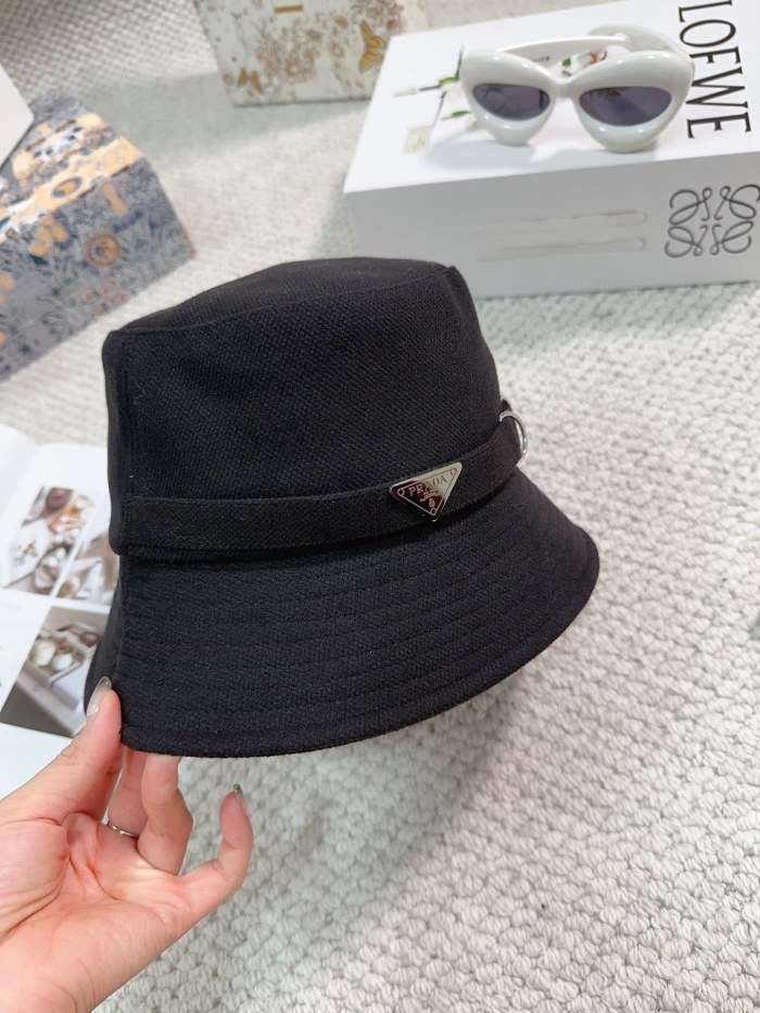Streetwear Hat Prada 329302