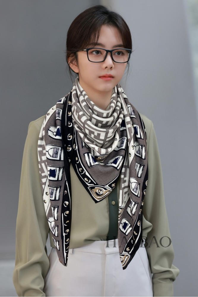 Streetwear Scarf FENDI 329290 SIZE:140*140cm