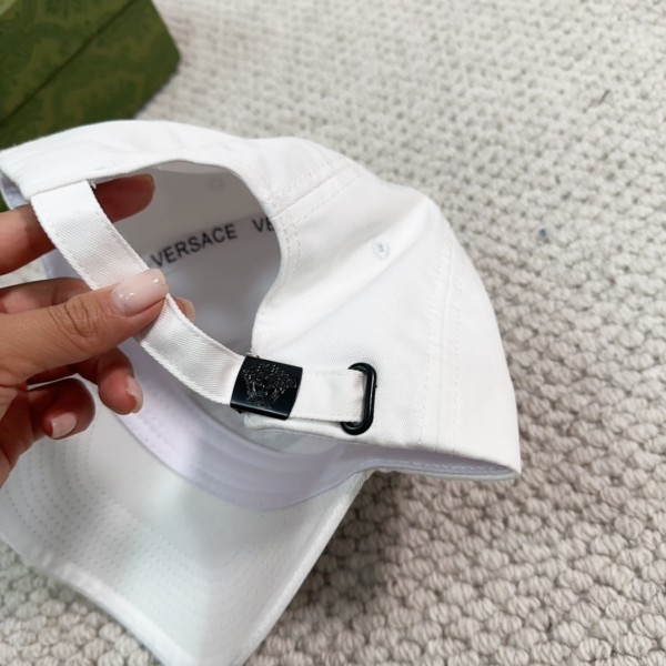 Streetwear Hat Versace 329308