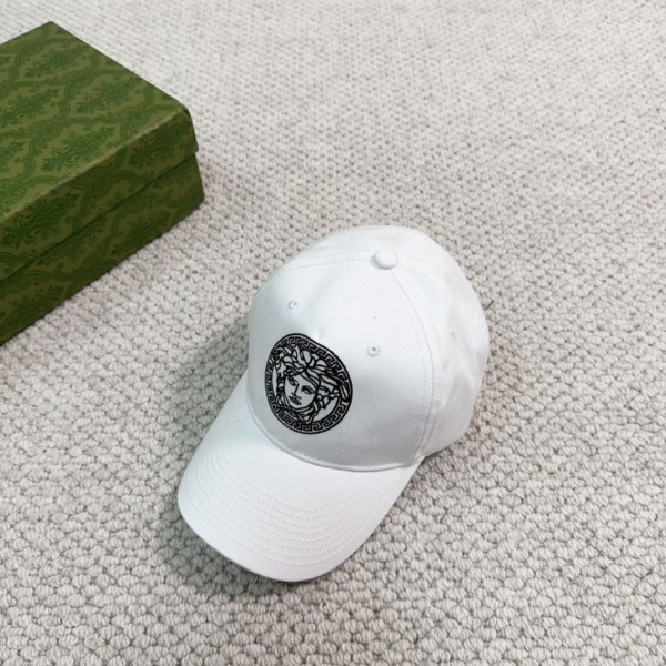 Streetwear Hat Versace 329308