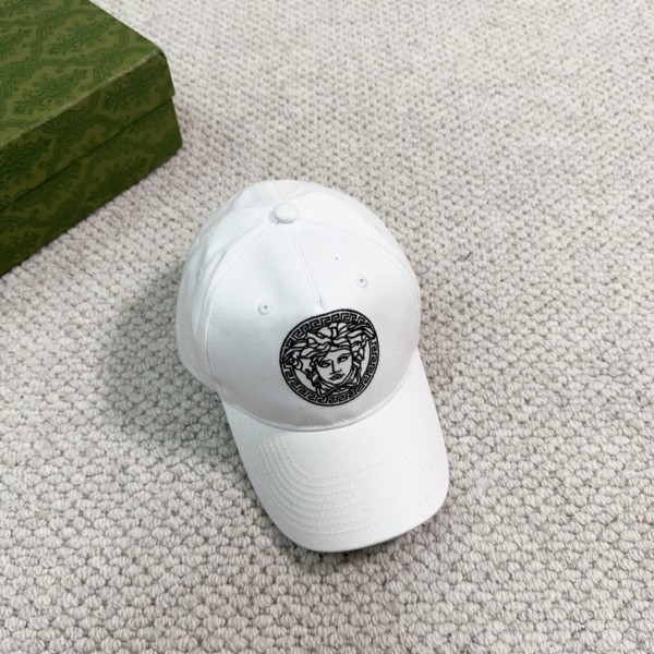 Streetwear Hat Versace 329308
