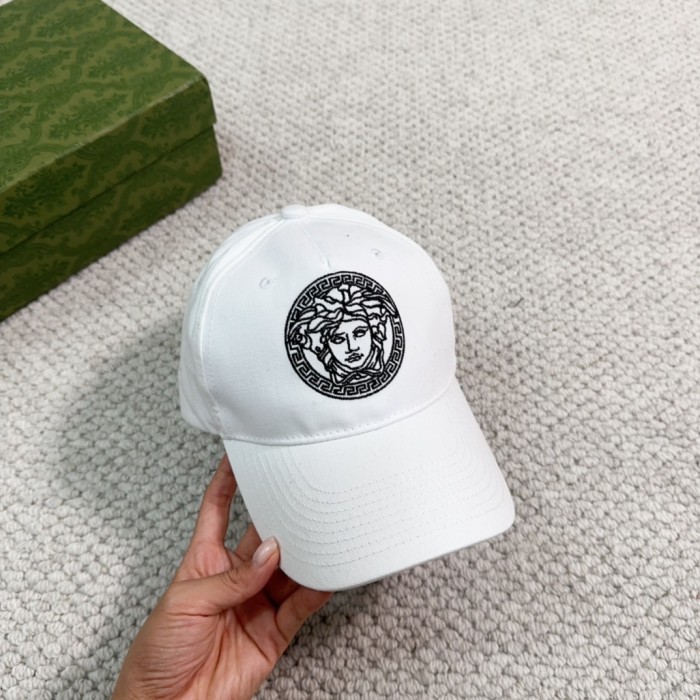 Streetwear Hat Versace 329308