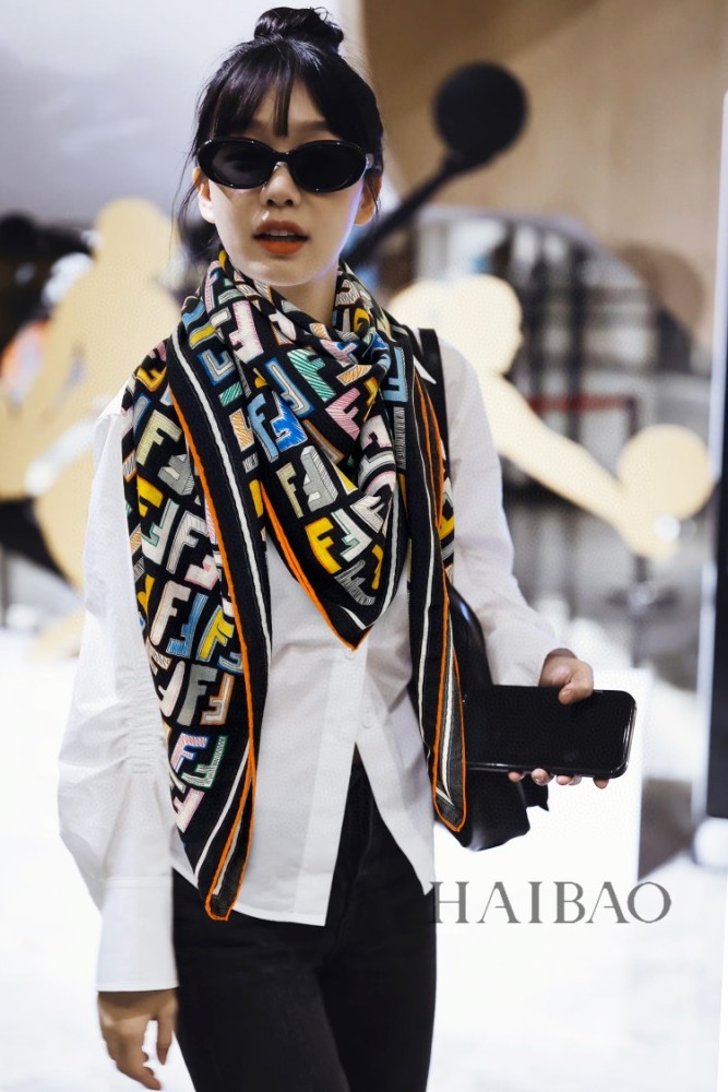 Streetwear Scarf FENDI 329287 size:140*140cm