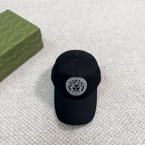 Streetwear Hat Versace 329309