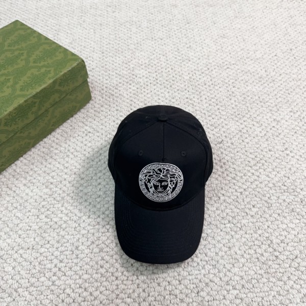 Streetwear Hat Versace 329309
