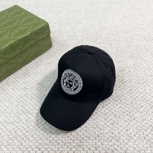 Streetwear Hat Versace 329309