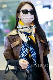 Streetwear Scarf FENDI 329236 SIZE:140*140cm