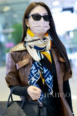 Streetwear Scarf FENDI 329236 SIZE:140*140cm