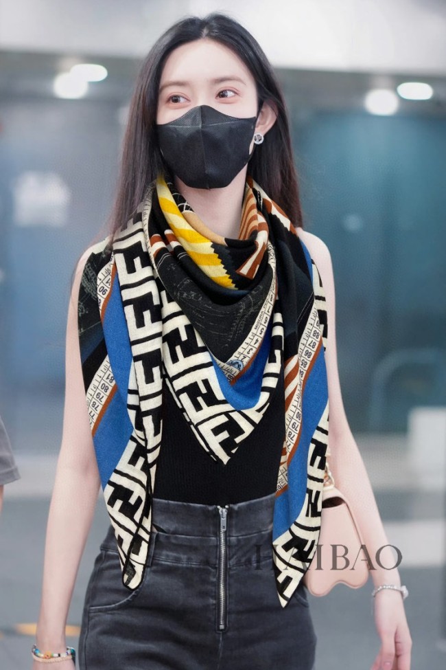 Streetwear Scarf FENDI 329238 SIZE:140*140cm