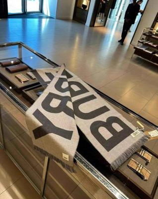 Streetwear Scarf BURBERRY  329248 SIZE:36*180cm