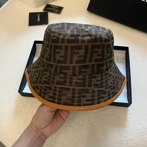 Streetwear Hat Fendi 329197