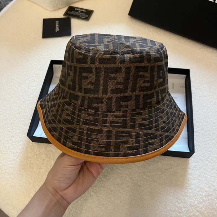 Streetwear Hat Fendi 329197