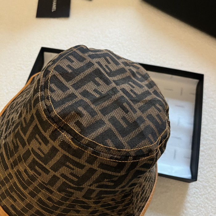 Streetwear Hat Fendi 329197