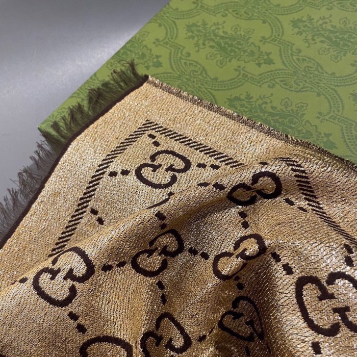 Streetwear Scarf GUCCI 329109 SIZE:45*195cm