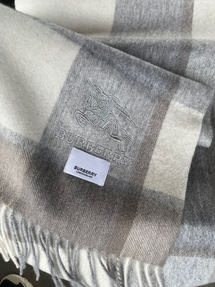 Streetwear Scarf Burberry 329092 SIZE:32*192cm