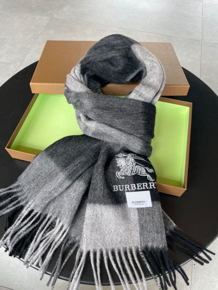Streetwear Scarf Burberry 329093 SIZE:32*192cm