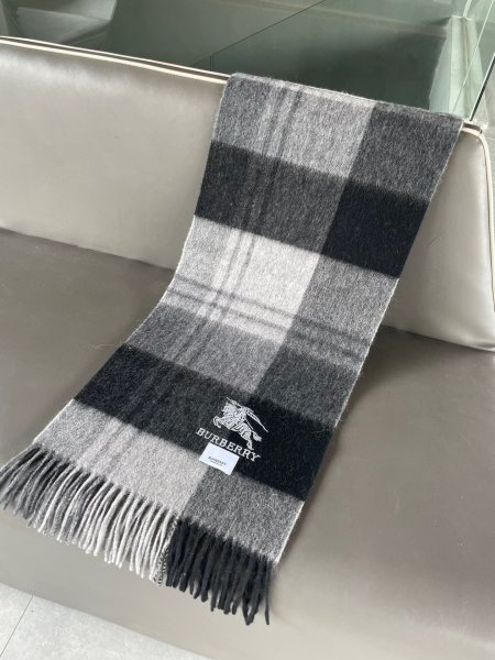 Streetwear Scarf Burberry 329093 SIZE:32*192cm