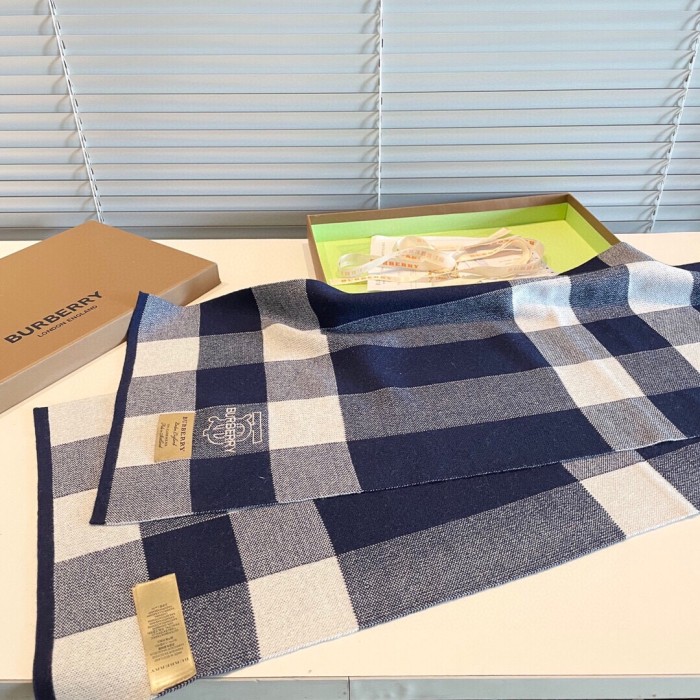 Streetwear Scarf BURBERRY  329077 size:180*35cm