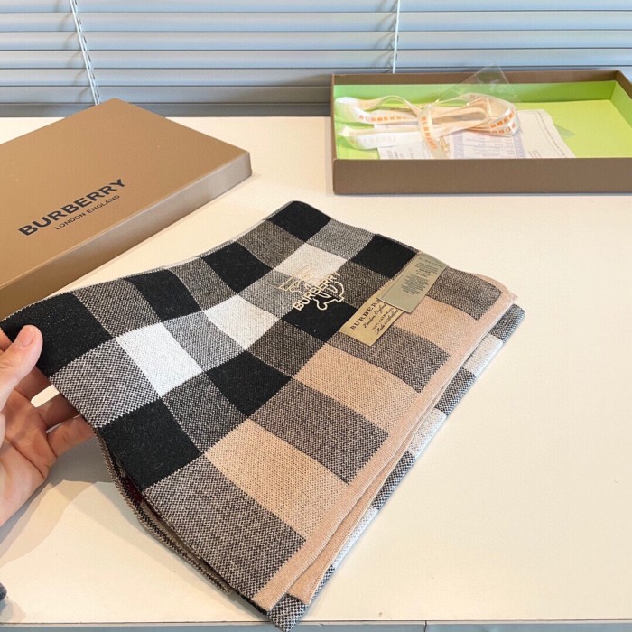 Streetwear Scarf BURBERRY 329076 size:180*35cm