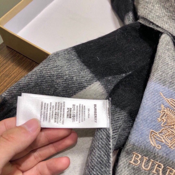 Streetwear Scarf Burberry 329072 size:32*180cm