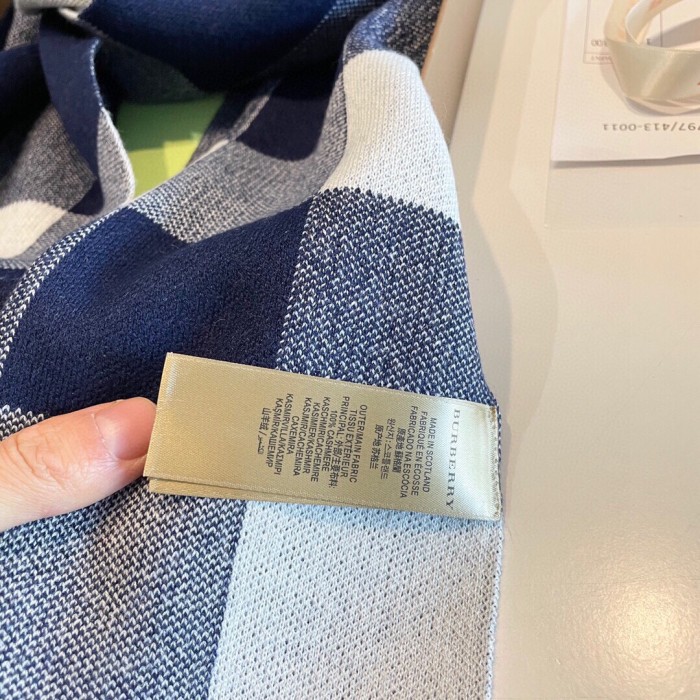 Streetwear Scarf BURBERRY  329077 size:180*35cm