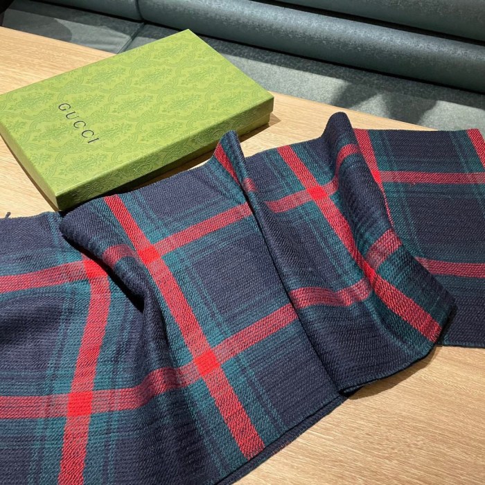 Streetwear Scarf GUCCI 329111 SIZE:45*170cm