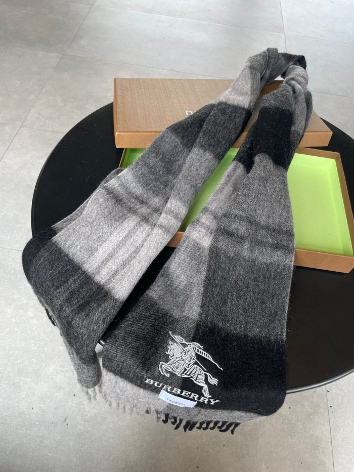 Streetwear Scarf Burberry 329093 SIZE:32*192cm