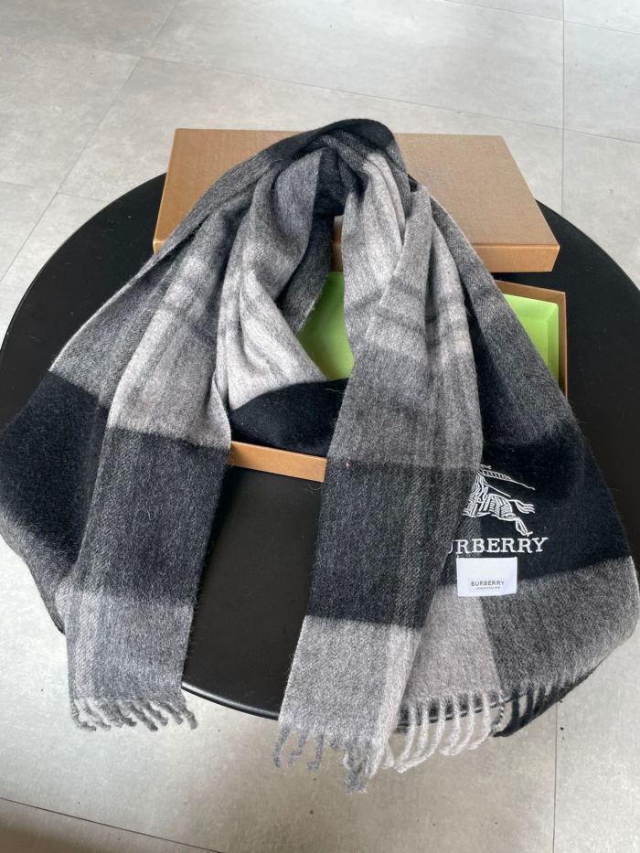 Streetwear Scarf Burberry 329093 SIZE:32*192cm