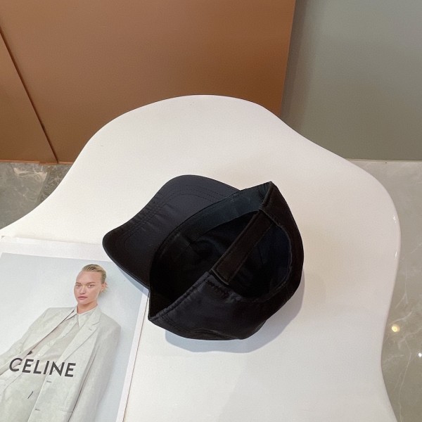 Streetwear Hat Prada 329045