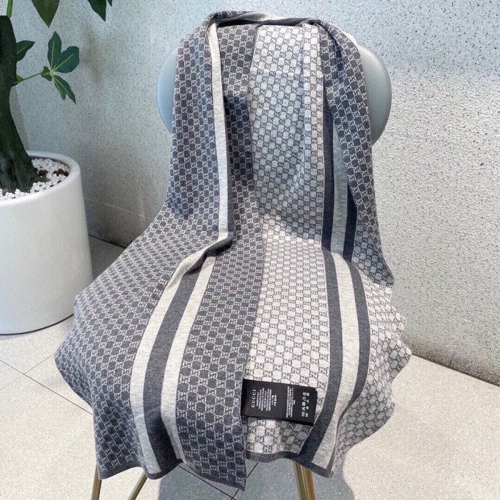 Streetwear Scarf GUCCI 329062 SIZE:32*180cm