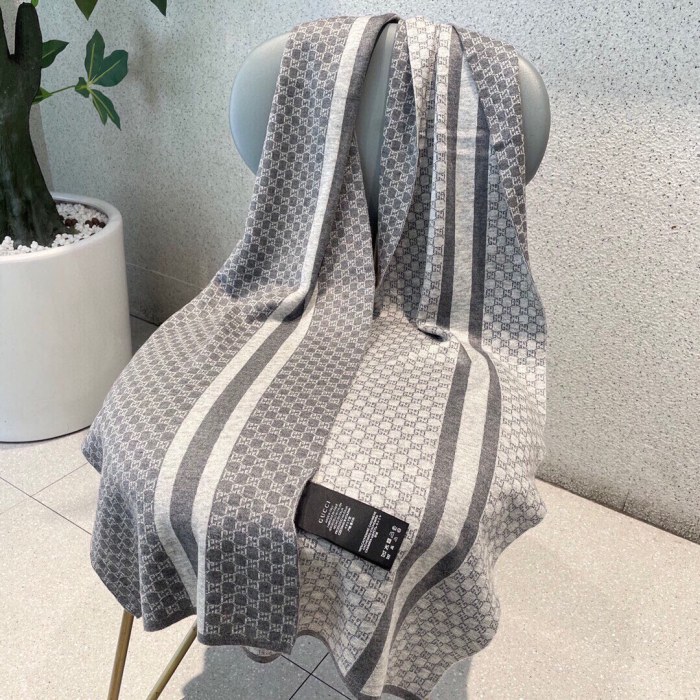 Streetwear Scarf GUCCI 329060 SIZE:32*180cm