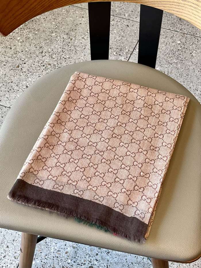 Streetwear Scarf GUCCI 328981 SIZE:110x200cm