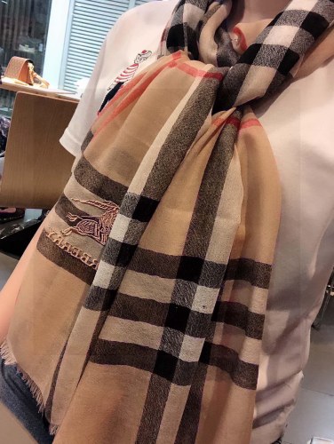 Streetwear Scarf BURBERRY 329015 size：90*210cm