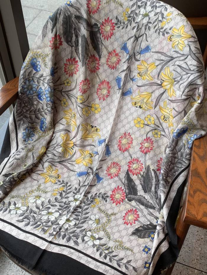 Streetwear Scarf GUCCI 328986 SIZE:110*200cm
