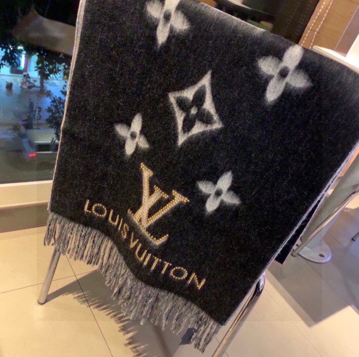Streetwear Scarf LV 329010 SIZE:170×45cm