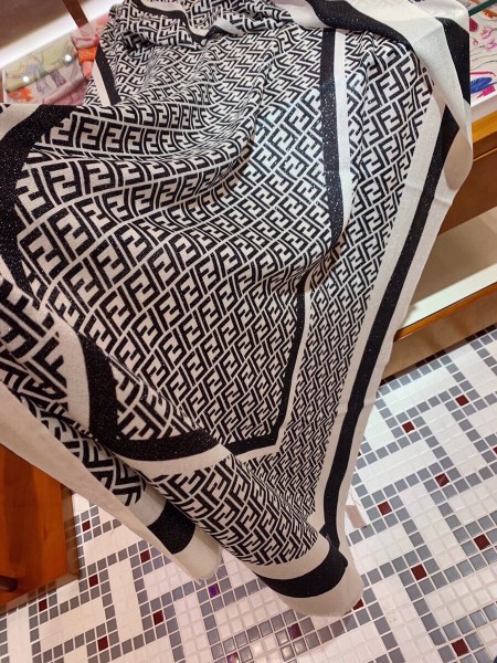 Streetwear Scarf FENDI 329001 SIZE:90cm*90cm