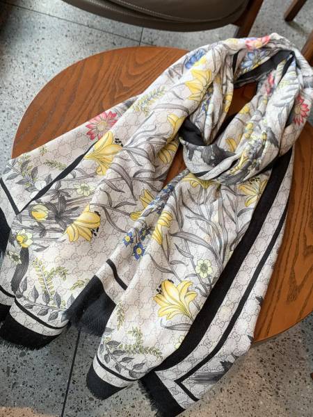 Streetwear Scarf GUCCI 328986 SIZE:110*200cm