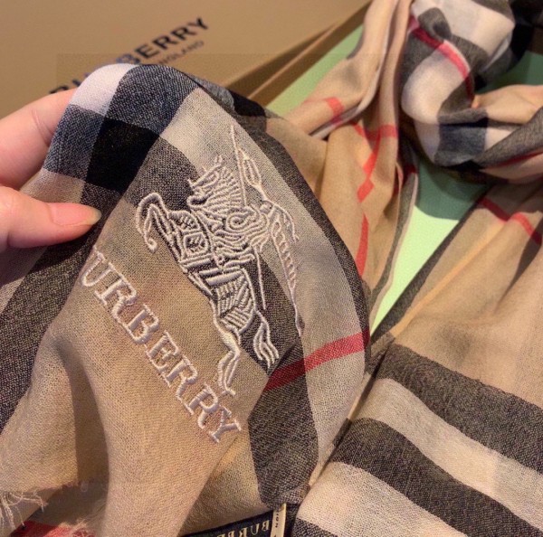 Streetwear Scarf BURBERRY 329015 size：90*210cm