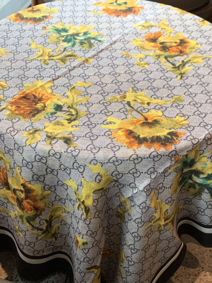 Streetwear Scarf GUCCI 328983 SIZE:110*200cm